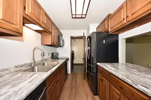 W169N11540 Biscayne Dr, Germantown, WI 53022 - Photo 11