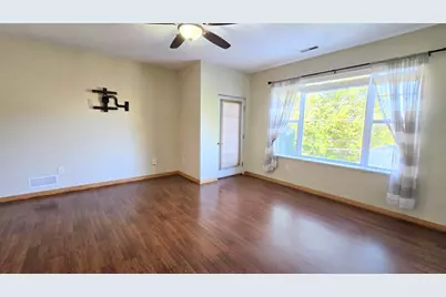 10900 W Bluemound Rd #215, Wauwatosa, WI 53226 - Photo 9