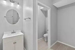 1697 N Marshall St, Milwaukee, WI 53202 - Photo 27