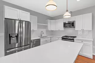 1697 N Marshall St, Milwaukee, WI 53202 - Photo 5