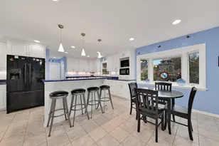 3285 Old Lantern Dr, Brookfield, WI 53005 - Photo 9