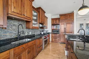 1313 N Franklin Pl, Milwaukee, WI 53202 - Photo 15