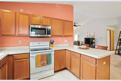 18425  Emerald Dr #G, Brookfield, WI 53045 - Photo 9