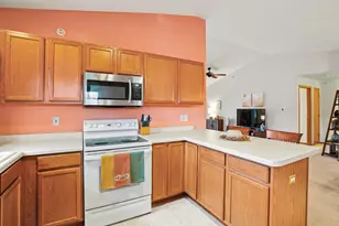 18425 Emerald Dr, Brookfield, WI 53045 - Photo 9