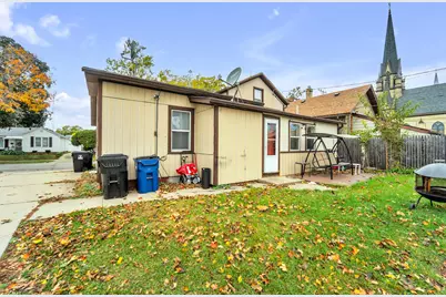 1427  Erie St, Racine, WI 53402 - Photo 17