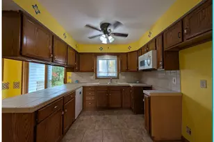 1014 Cottonwood Ct, West Bend, WI 53095 - Photo 7