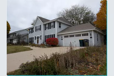 1014  Cottonwood Ct, West Bend, WI 53095 - Photo 3