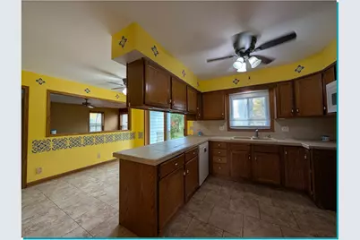 1014  Cottonwood Ct, West Bend, WI 53095 - Photo 9