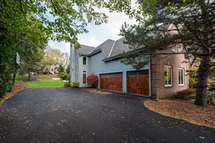 19770 Foxkirk Ct, Brookfield, WI 53045 - Photo 9