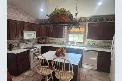 530  Valencia Dr, Delavan, WI 53115 - Photo 9