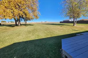 530 Valencia Dr, Delavan, WI 53115 - Photo 5