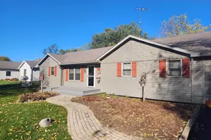 530 Valencia Dr, Delavan, WI 53115 - Photo 3