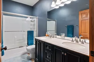 726 4th St, La Crescent, MN 55947 - Photo 11