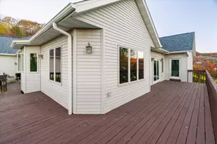 726 4th St, La Crescent, MN 55947 - Photo 17