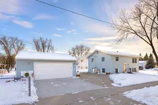 1020 Lake St, Onalaska, WI 54650 - Photo 1