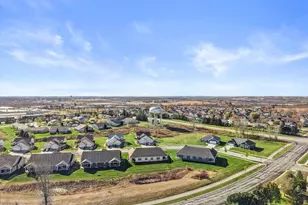 807 Bridlewood Dr, Hartford, WI 53027 - Photo 41