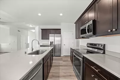 807  Bridlewood Dr #11, Hartford, WI 53027 - Photo 7