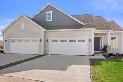 807  Bridlewood Dr #11, Hartford, WI 53027 - Photo 1