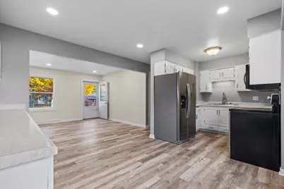 628  Victoria St, West Bend, WI 53090 - Photo 5