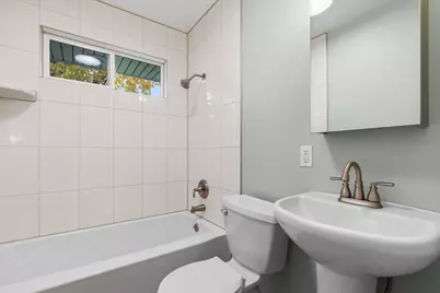 628  Victoria St, West Bend, WI 53090 - Photo 9