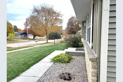 628  Victoria St, West Bend, WI 53090 - Photo 27