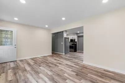 628  Victoria St, West Bend, WI 53090 - Photo 7