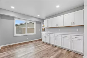 628 Victoria St, West Bend, WI 53090 - Photo 3