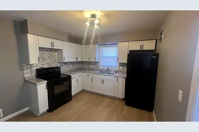 5922 N 84th St #Lower, Milwaukee, WI 53225 - Photo 5