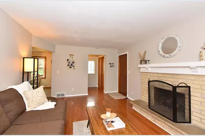 1005  Burr Oak Blvd, Waukesha, WI 53189 - Photo 19