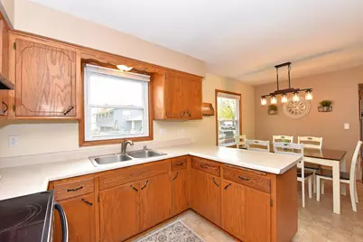 1005  Burr Oak Blvd, Waukesha, WI 53189 - Photo 11