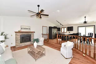 2133 Ontario Dr, Janesville, WI 53545 - Photo 3