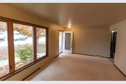 4412  Just Ct, Manitowoc, WI 54220 - Photo 3
