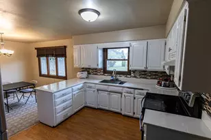 4412 Just Ct, Manitowoc, WI 54220 - Photo 5