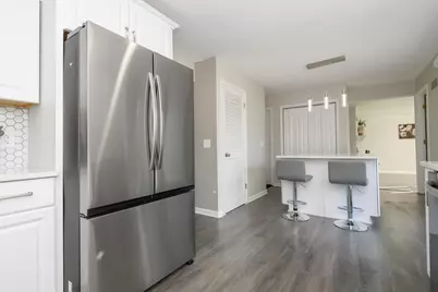 2811  Comanche Ct, Waukesha, WI 53188 - Photo 5