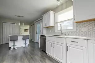 2811 Comanche Ct, Waukesha, WI 53188 - Photo 3