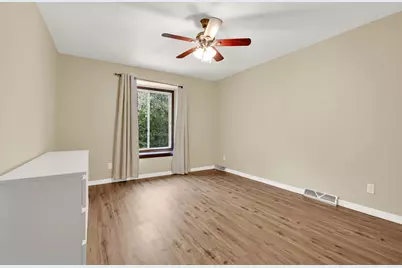 3971 W College Ave, Franklin, WI 53221 - Photo 7