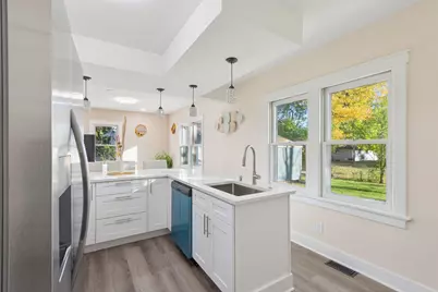 10121 W Bungalow Pkwy, West Allis, WI 53214 - Photo 15