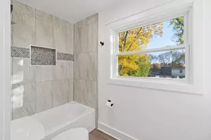 10121 W Bungalow Pkwy, West Allis, WI 53214 - Photo 25