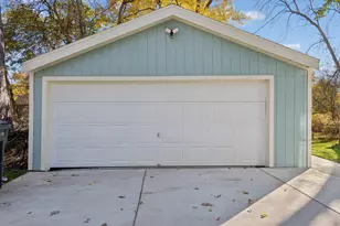 10121 W Bungalow Pkwy, West Allis, WI 53214 - Photo 37