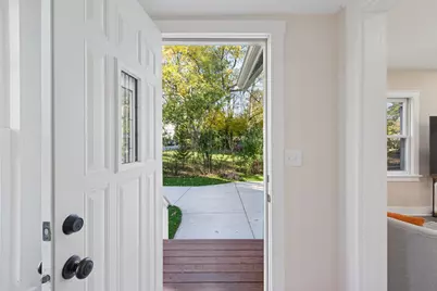 10121 W Bungalow Pkwy, West Allis, WI 53214 - Photo 7