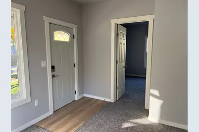 318  Monroe St, Fort Atkinson, WI 53538 - Photo 5