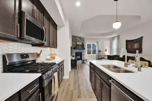 W204N17637 Laurel Pl, Jackson, WI 53037 - Photo 9