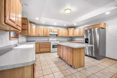 3467  Country View Dr, Delavan, WI 53115 - Photo 11