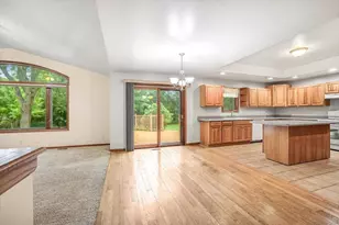 3467 Country View Dr, Delavan, WI 53115 - Photo 7