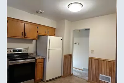 7650 N Delta Pl, Milwaukee, WI 53223 - Photo 11