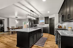 1429 Harbor Lights Rd, Suamico, WI 54173 - Photo 9