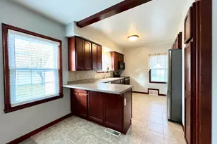 304 St Rose Ave, Fredonia, WI 53021 - Photo 7