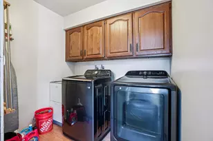 4646 S 124th St, Greenfield, WI 53228 - Photo 13