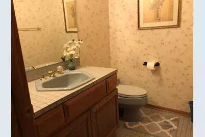 15634 W Ridge Rd, New Berlin, WI 53151 - Photo 11