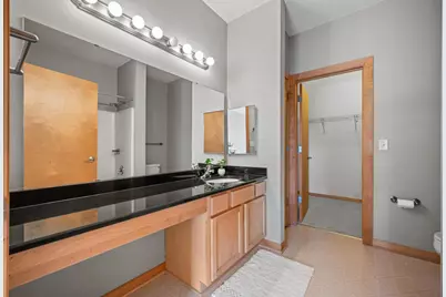 10900 W Bluemound Rd #208, Wauwatosa, WI 53226 - Photo 9